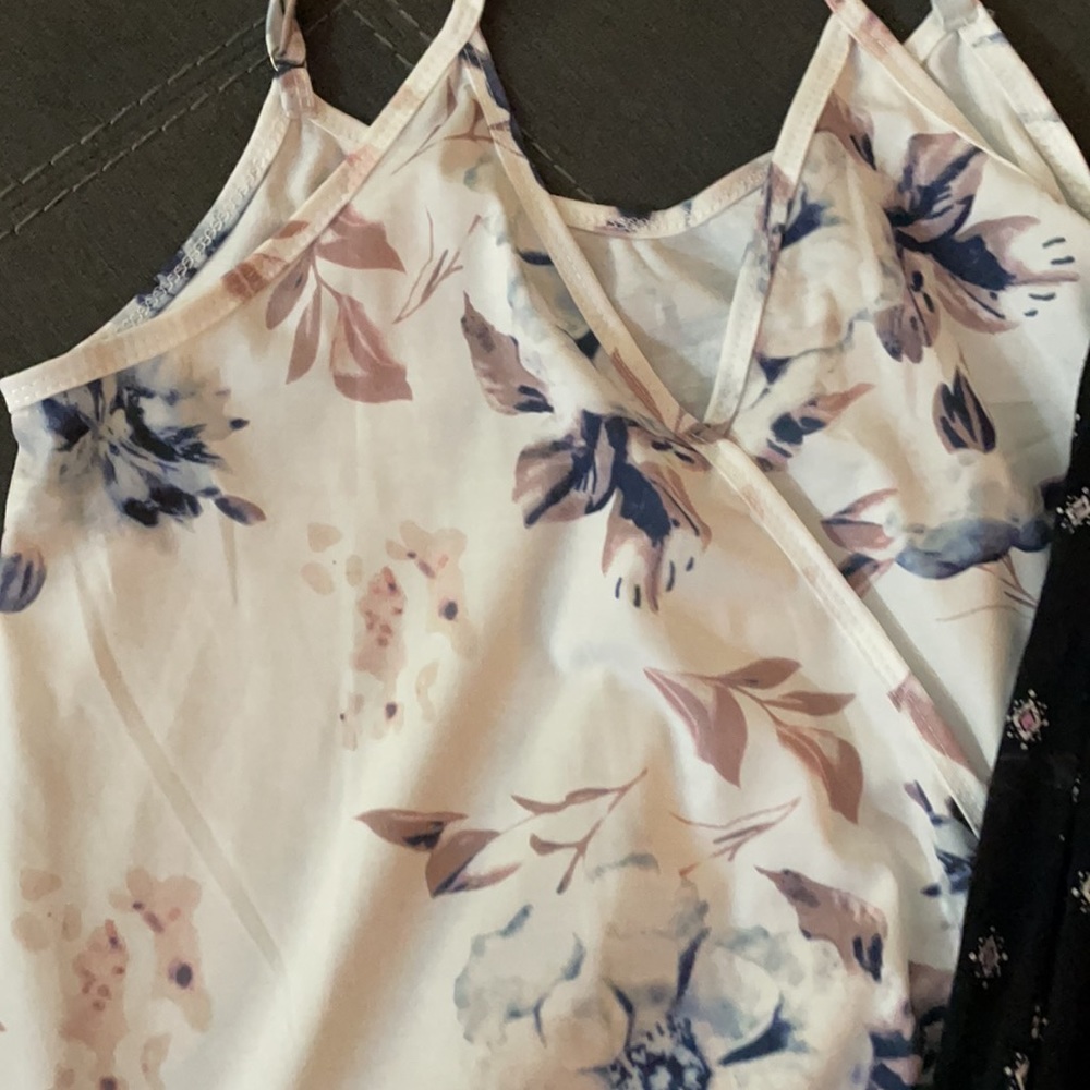 Tank top lot - Picture 2 of 3